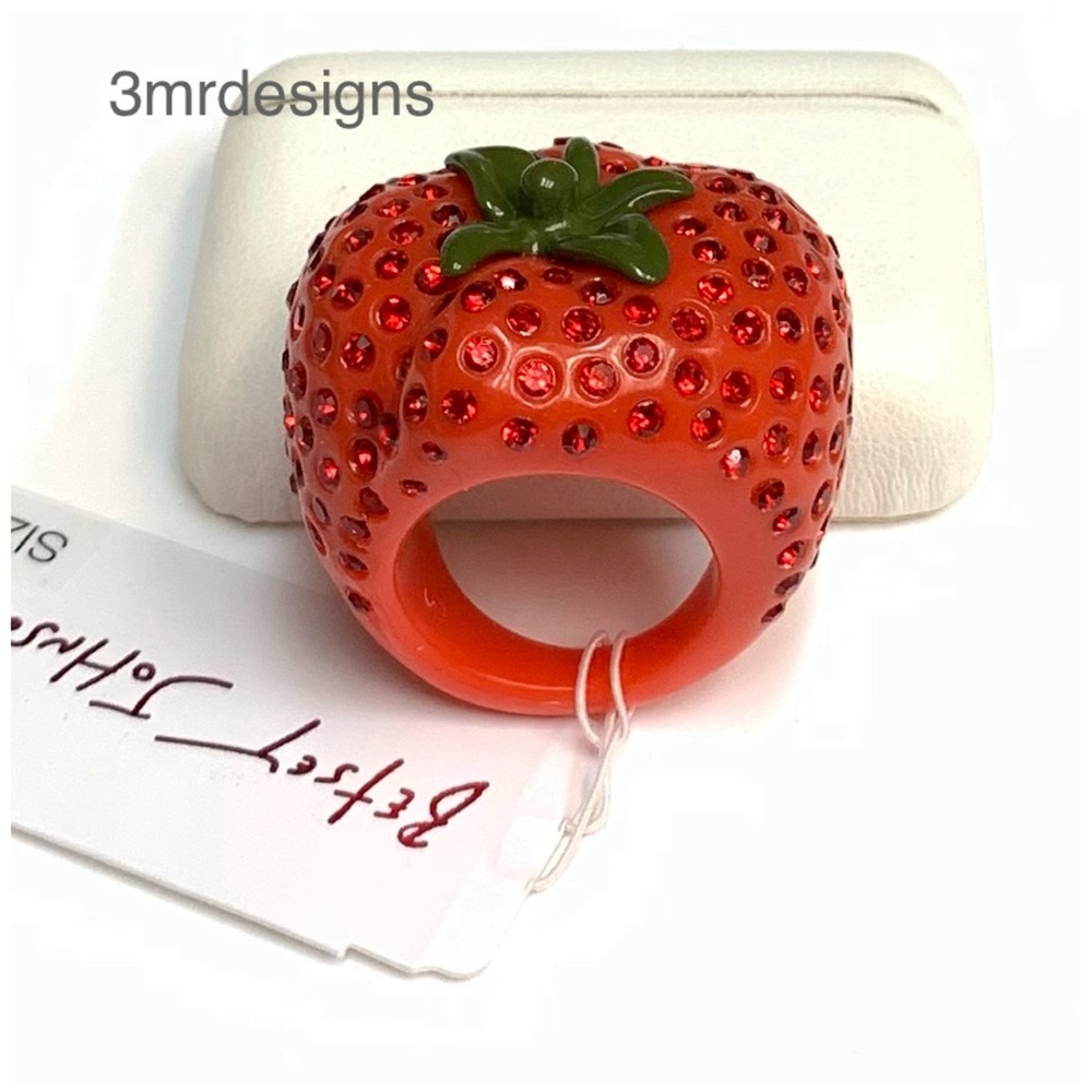 NWT Betsey Johnson 💋TOMATO Red Glass Crystals Plastic/Enamel Cocktail Ring